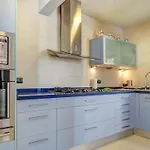 Ollie By Hello Homes סיטגס
